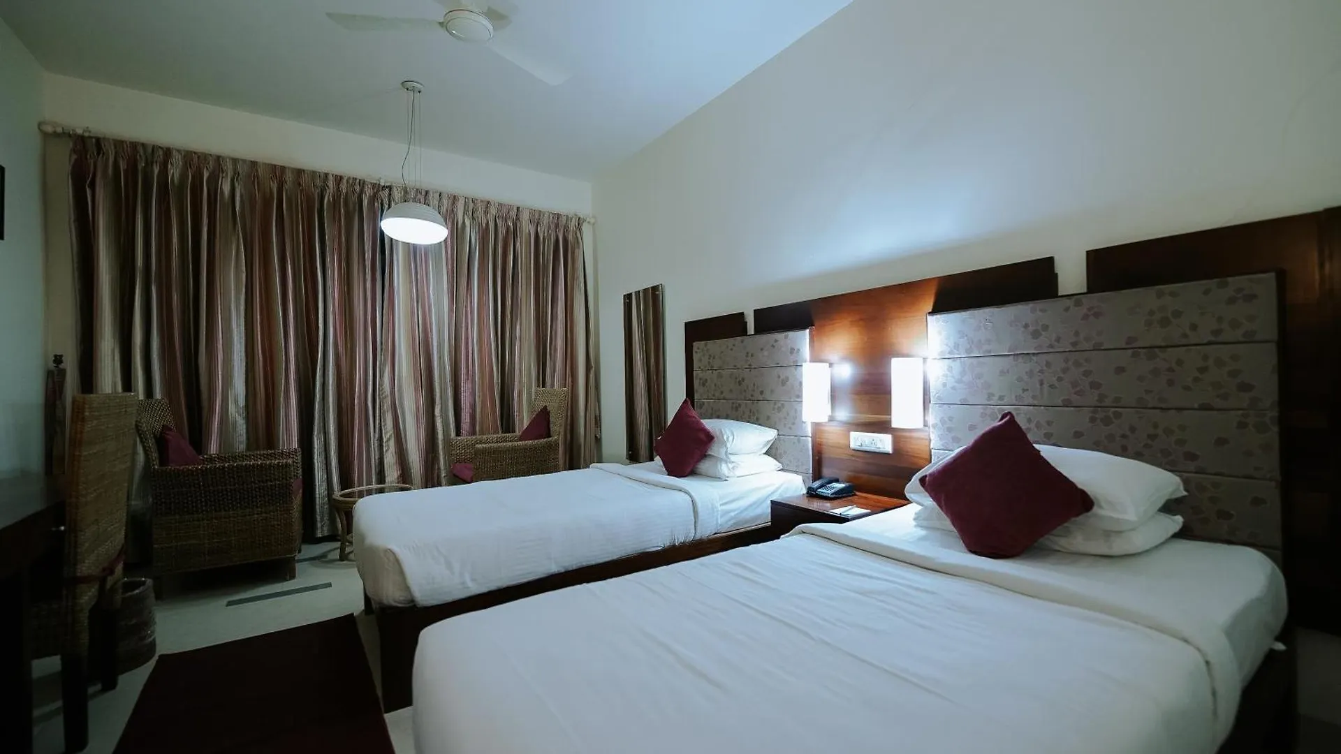 Hotel Devaragam By K P Namboodiri'S Guruvayur