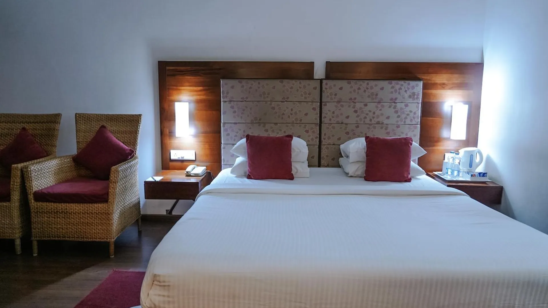 Hotel Devaragam By K P Namboodiri'S Guruvayur