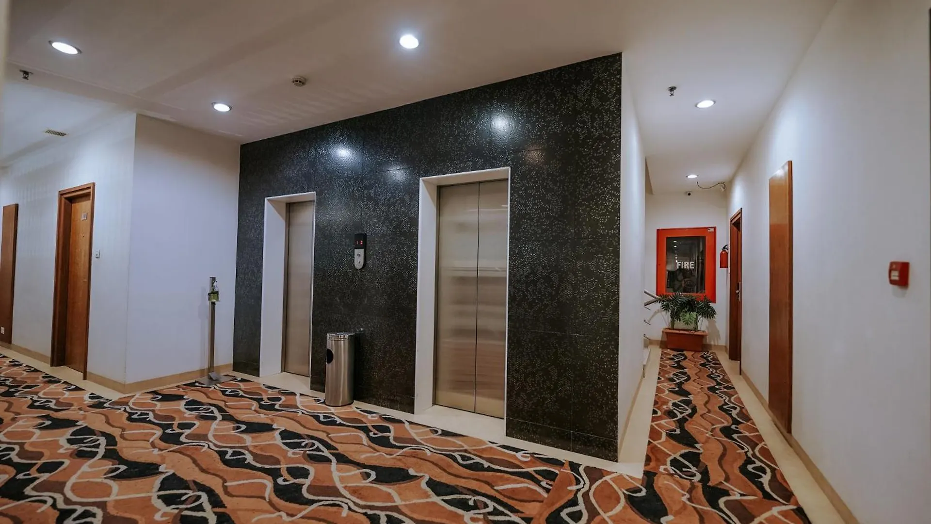 Hotel Devaragam By K P Namboodiri'S Guruvayur